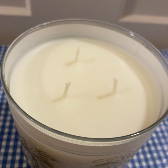 Bath & Body Work’s candle - Picture 2 of 3